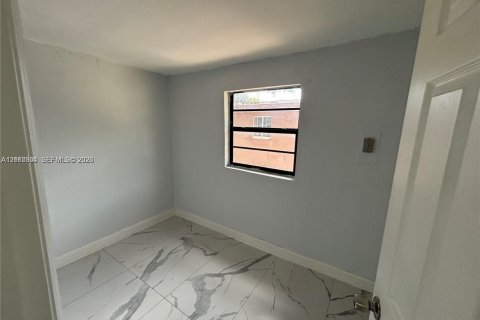 Villa ou maison à vendre à Fort Lauderdale, Floride: 5 chambres, 72.84 m2 № 2431313 - photo 17