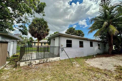 Villa ou maison à vendre à Fort Lauderdale, Floride: 5 chambres, 72.84 m2 № 2431313 - photo 11