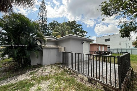 Villa ou maison à vendre à Fort Lauderdale, Floride: 5 chambres, 72.84 m2 № 2431313 - photo 13