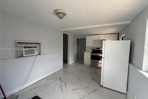 Villa ou maison à vendre à Fort Lauderdale, Floride: 5 chambres, 72.84 m2 № 2431313 - photo 14