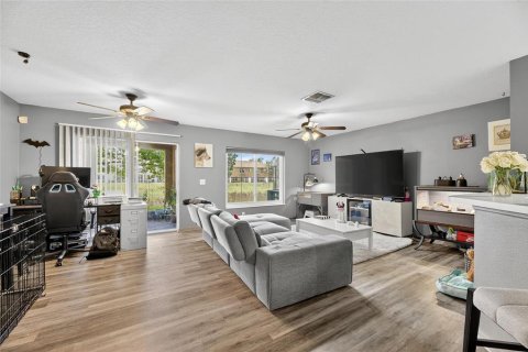 Townhouse in Riverview, Florida 2 bedrooms, 128.76 sq.m. № 1885459 - photo 10