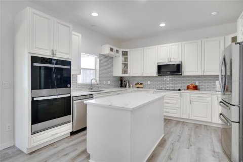 House in Orlando, Florida 4 bedrooms, 237.18 sq.m. № 1845058 - photo 6