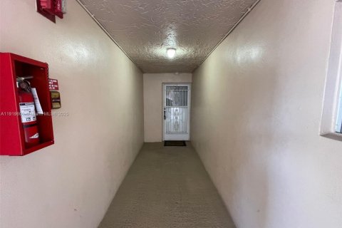 Condominio en venta en Davie, Florida, 2 dormitorios, 87.33 m2 № 1975687 - foto 2