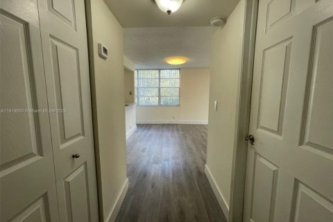 Condominio en venta en Davie, Florida, 2 dormitorios, 87.33 m2 № 1975687 - foto 3