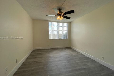 Condominio en venta en Davie, Florida, 2 dormitorios, 87.33 m2 № 1975687 - foto 19