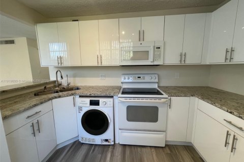 Condominio en venta en Davie, Florida, 2 dormitorios, 87.33 m2 № 1975687 - foto 15