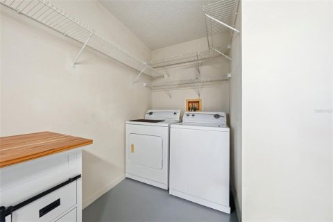 House in The Villages, Florida 3 bedrooms, 117.52 sq.m. № 2098381 - photo 29