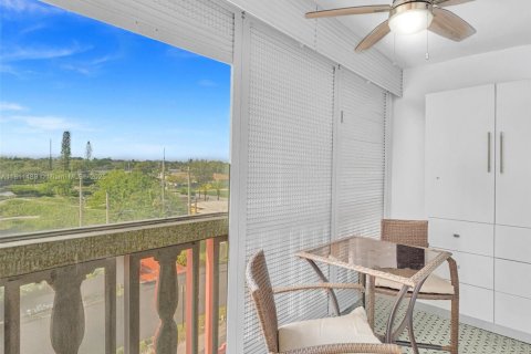 Condominio en venta en Hallandale Beach, Florida, 1 dormitorio, 71.53 m2 № 1770344 - foto 29
