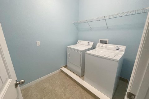 House in Windermere, Florida 4 bedrooms, 188.03 sq.m. № 1901651 - photo 17