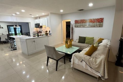 Villa ou maison à vendre à North Miami, Floride: 4 chambres № 2340787 - photo 9