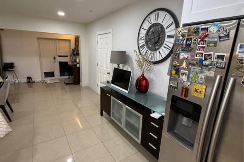 Villa ou maison à vendre à North Miami, Floride: 4 chambres № 2340787 - photo 19