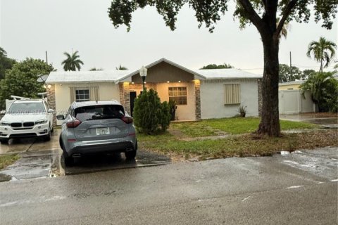 Villa ou maison à North Miami, Floride 4 chambres № 2340787