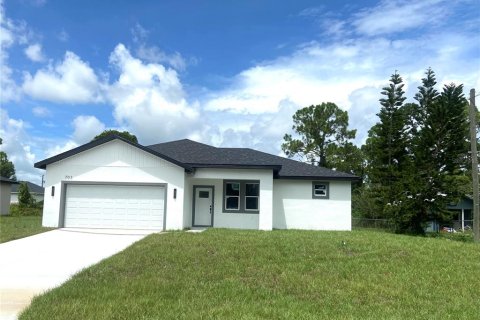 House in Sebring, Florida 3 bedrooms, 131.92 sq.m. № 1912252 - photo 1