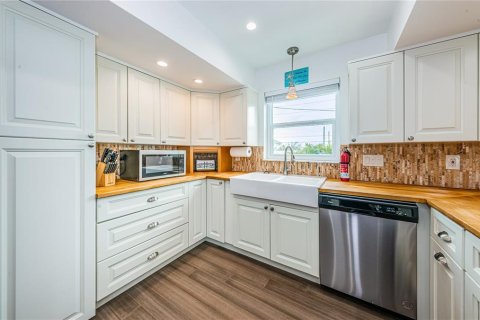 Apartment in Treasure Island, Florida 3 bedrooms, 322.56 sq.m. № 2224667 - photo 25