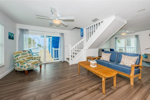 Apartment in Treasure Island, Florida 3 bedrooms, 322.56 sq.m. № 2224667 - photo 12