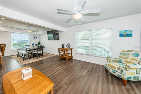 Apartment in Treasure Island, Florida 3 bedrooms, 322.56 sq.m. № 2224667 - photo 16