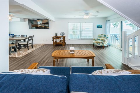 Apartment in Treasure Island, Florida 3 bedrooms, 322.56 sq.m. № 2224667 - photo 13