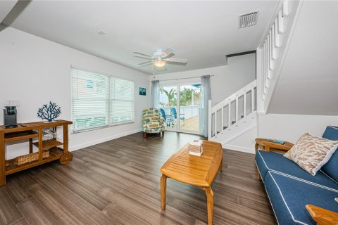 Apartment in Treasure Island, Florida 3 bedrooms, 322.56 sq.m. № 2224667 - photo 10