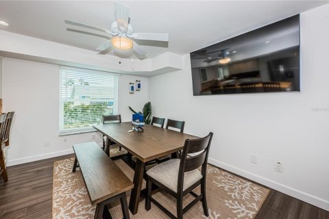 Apartment in Treasure Island, Florida 3 bedrooms, 322.56 sq.m. № 2224667 - photo 19