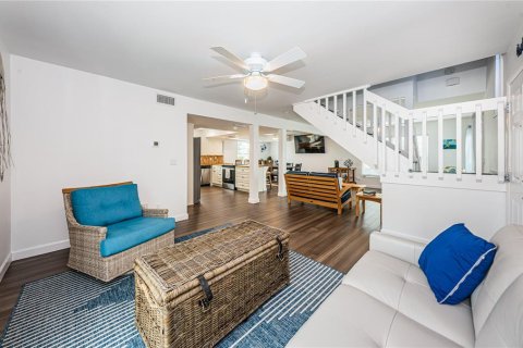 Apartment in Treasure Island, Florida 3 bedrooms, 322.56 sq.m. № 2224667 - photo 11