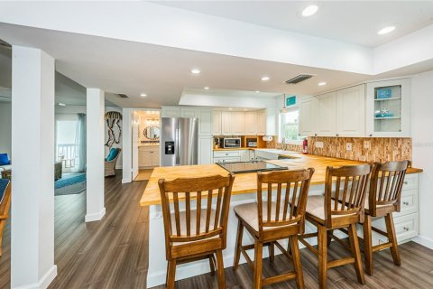 Apartment in Treasure Island, Florida 3 bedrooms, 322.56 sq.m. № 2224667 - photo 23
