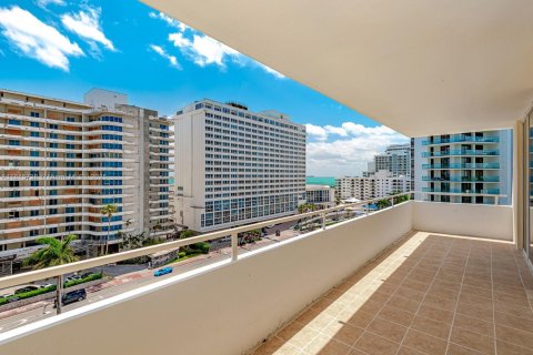 Condo in Miami Beach, Florida, 2 bedrooms  № 1768468 - photo 7