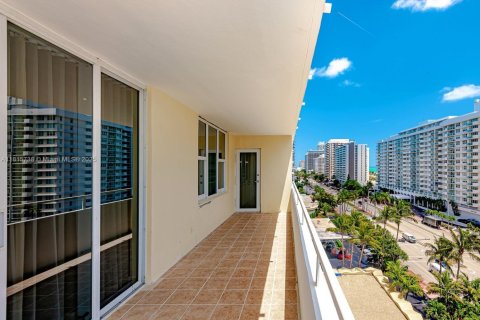 Condo in Miami Beach, Florida, 2 bedrooms  № 1768468 - photo 9