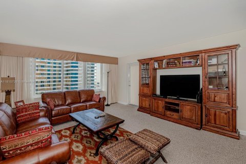 Condo in Miami Beach, Florida, 2 bedrooms  № 1768468 - photo 19