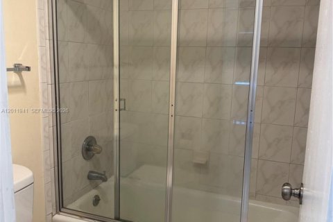 Condo in Miami, Florida, 1 bedroom № 2074946 - photo 6