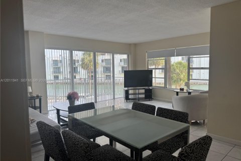Condo in Miami, Florida, 1 bedroom  № 2074946