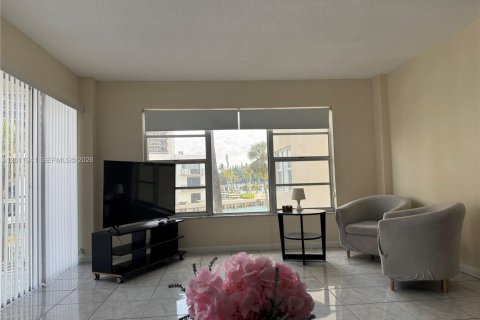 Condo in Miami, Florida, 1 bedroom № 2074946 - photo 8