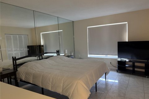 Condo in Miami, Florida, 1 bedroom № 2074946 - photo 5