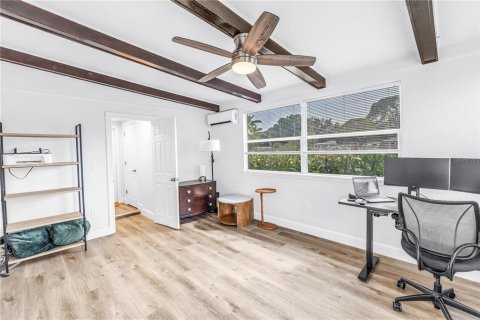 House in Saint Petersburg, Florida 3 bedrooms, 119.57 sq.m. № 2378336 - photo 27
