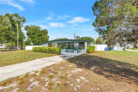 House in Saint Petersburg, Florida 3 bedrooms, 119.57 sq.m. № 2378336