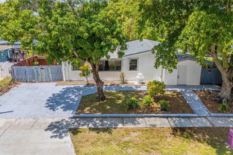 House in West Park, Florida 5 bedrooms, 144.93 sq.m. № 2279000