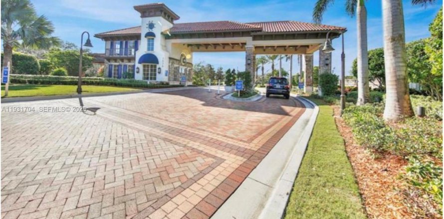 Townhouse in Boca Raton, Florida 3 bedrooms, 158.86 sq.m. № 1990350