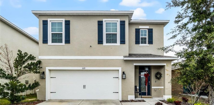 House in Davenport, Florida 5 bedrooms, 234.3 sq.m. № 1521820