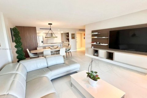 Снять в аренду кондоминиум в Ки-Бискейн, Флорида 2 спальни, 117.06м2, № 1977611 - фото 7