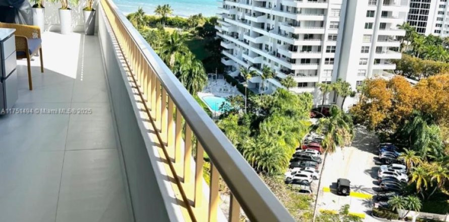 Кондоминиум с 2 спальнями в Ки-Бискейн, Флорида № 1977611