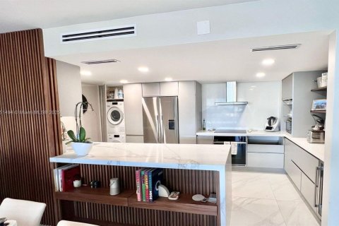 Снять в аренду кондоминиум в Ки-Бискейн, Флорида 2 спальни, 117.06м2, № 1977611 - фото 10