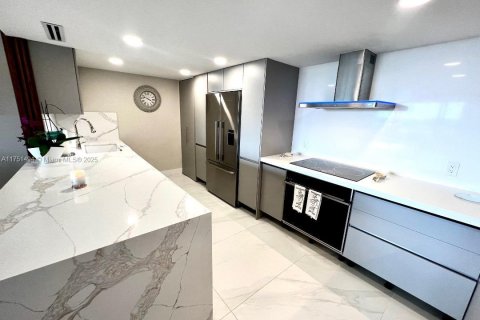 Снять в аренду кондоминиум в Ки-Бискейн, Флорида 2 спальни, 117.06м2, № 1977611 - фото 6