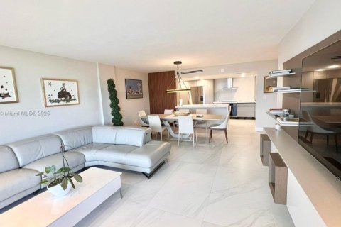 Снять в аренду кондоминиум в Ки-Бискейн, Флорида 2 спальни, 117.06м2, № 1977611 - фото 8