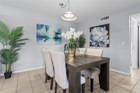 Condo in Altamonte Springs, Florida, 2 bedrooms № 2157676 - photo 10