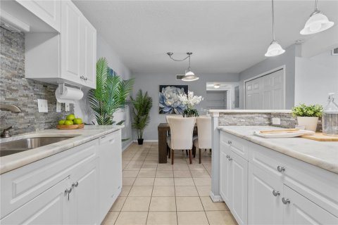 Condo in Altamonte Springs, Florida, 2 bedrooms № 2157676 - photo 12