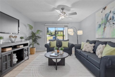 Condo in Altamonte Springs, Florida, 2 bedrooms № 2157676 - photo 9