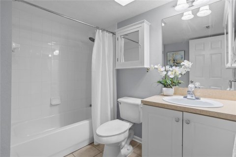 Condo in Altamonte Springs, Florida, 2 bedrooms № 2157676 - photo 25