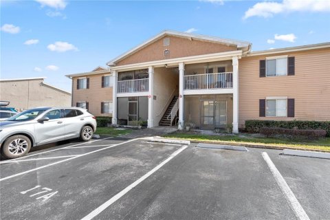 Condo in Altamonte Springs, Florida, 2 bedrooms № 2157676 - photo 2