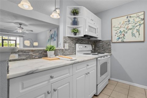 Condo in Altamonte Springs, Florida, 2 bedrooms № 2157676 - photo 15