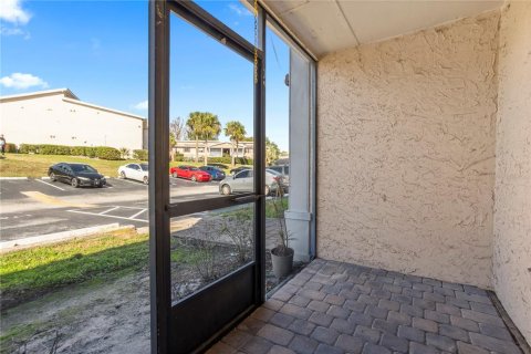 Condo in Altamonte Springs, Florida, 2 bedrooms № 2157676 - photo 30