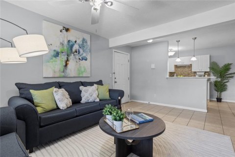 Condo in Altamonte Springs, Florida, 2 bedrooms № 2157676 - photo 8